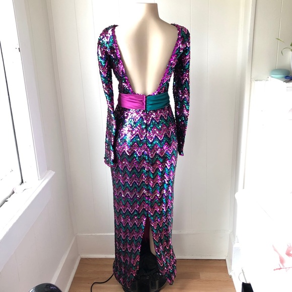 The ol’ Razzle Dazzle Vintage Dress - Picture 5 of 8